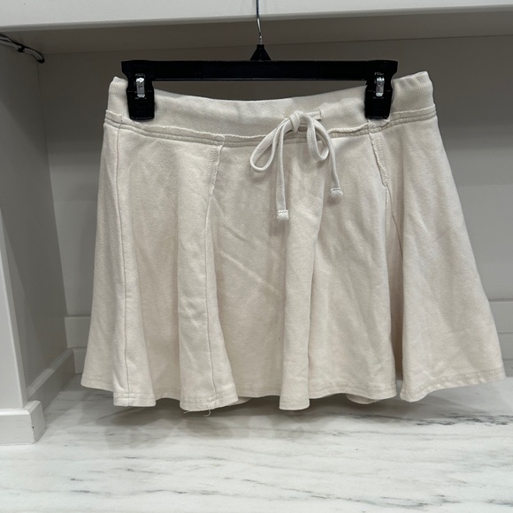 Pink Lily Dresses & Skirts - Pink Lily small Women’s Cream Drawstring Skort. Like new